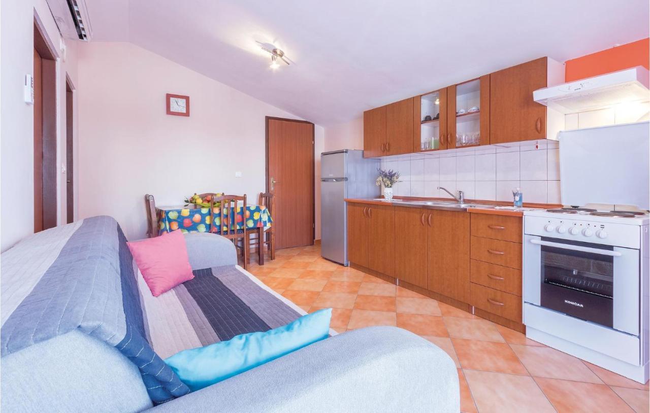 2 Bedroom Amazing Home In Betiga Barbariga Exteriér fotografie